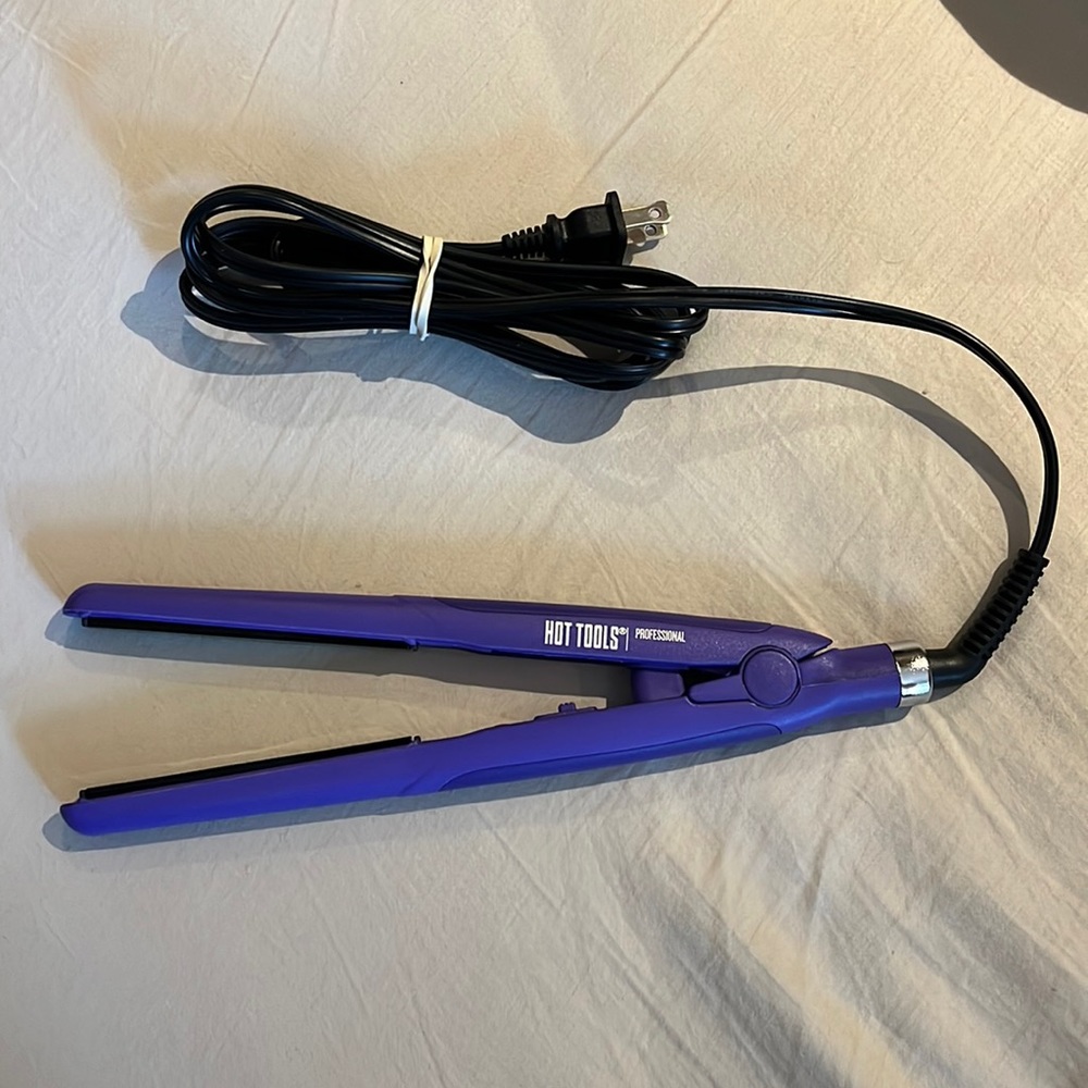Hot Tools 1/2” Flat Iron in Purple